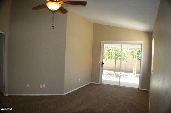 Building Photo - 4745 E St John Rd