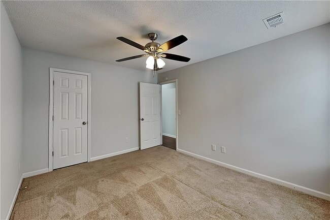 Building Photo - 2926 Cottesford Way SE