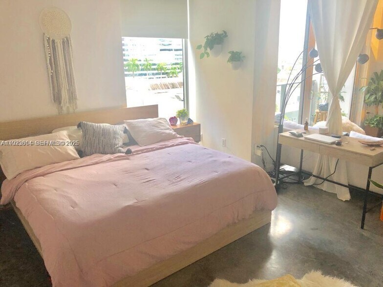 Building Photo - 151 SE 1st St