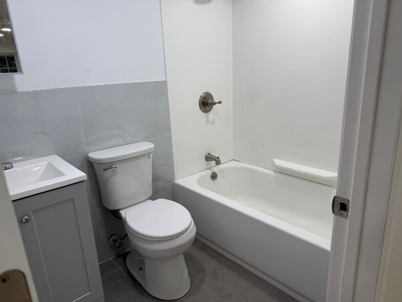 Building Photo - 6 Depot Hill Rd