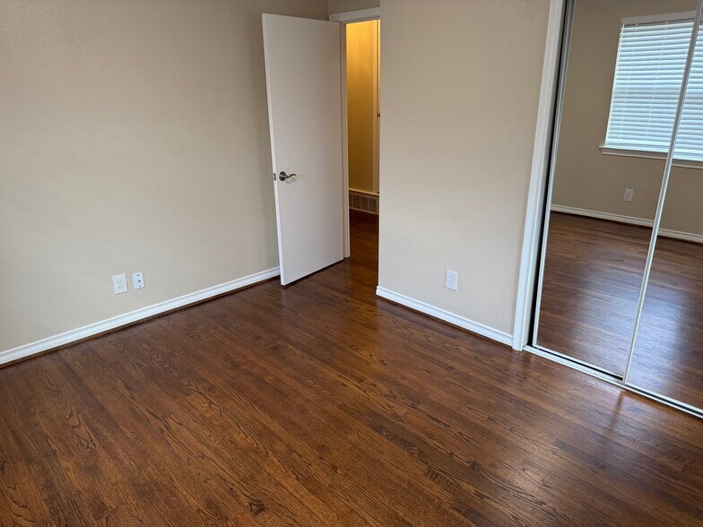 Building Photo - 8547 Stillwater Dr
