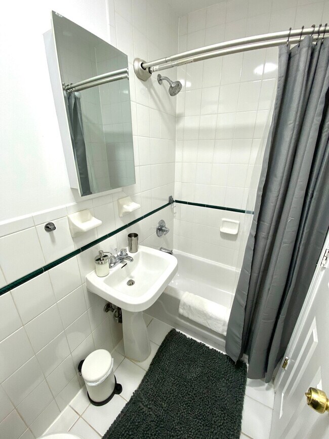 Building Photo - 317 E 75th St