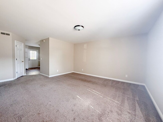 Building Photo - 42 Eastgate Cir