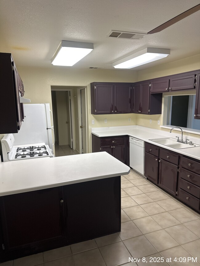 Building Photo - 6833 Coral Rock Dr
