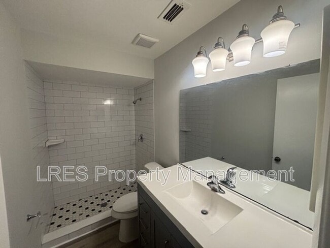 Building Photo - 163 Clear Lake Cir