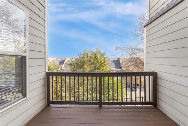 Building Photo - 2541 Sibley Dr