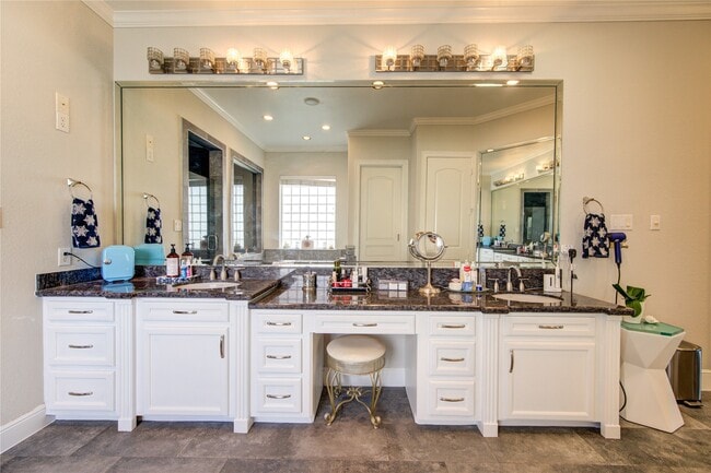 Building Photo - 5942 Sagamore Bay Ln