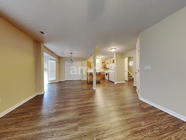 Building Photo - 2330 Antoinette Way