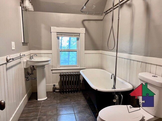 Building Photo - 34 Highland Ave