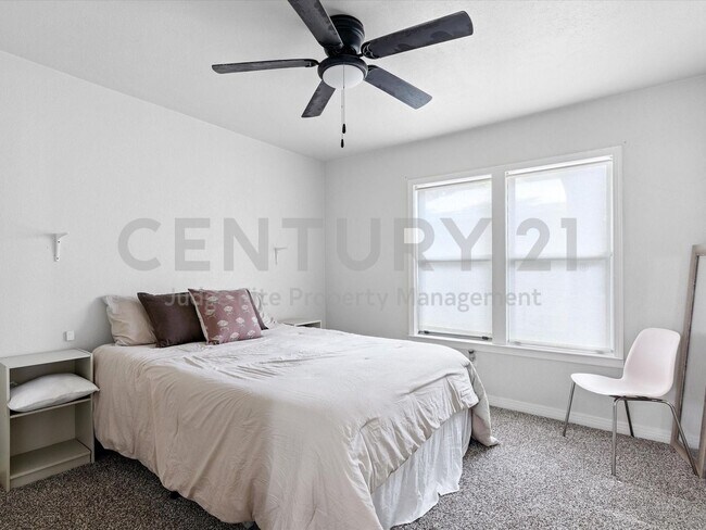 Building Photo - Tastefully Updated 3/1 in Haltom City For Rent!