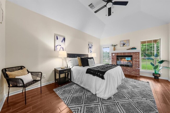 Building Photo - 320 Woodland Oaks Trail