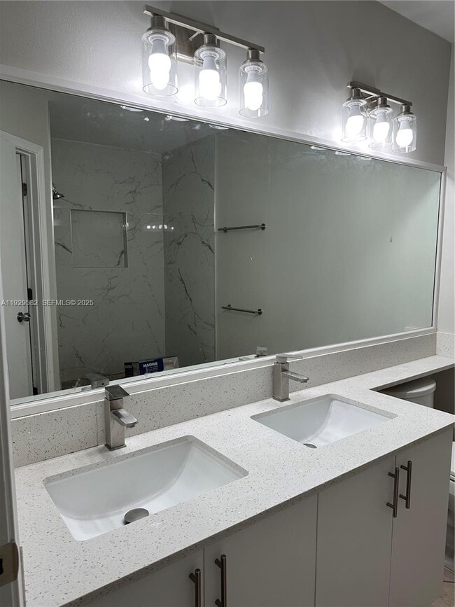 Building Photo - 17 Simonton Cir