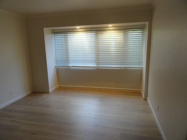 Building Photo - Condo in Active Adult Community