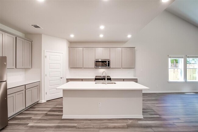 Building Photo - 107 Greenspire Downs Dr