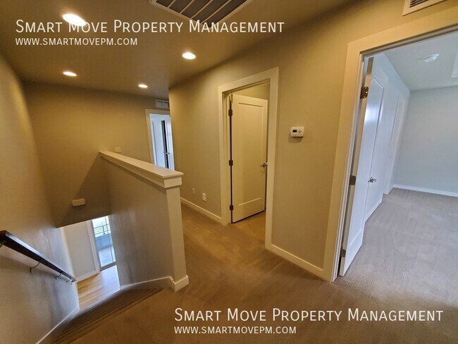 Building Photo - 3256 E Thoroughbred Ln
