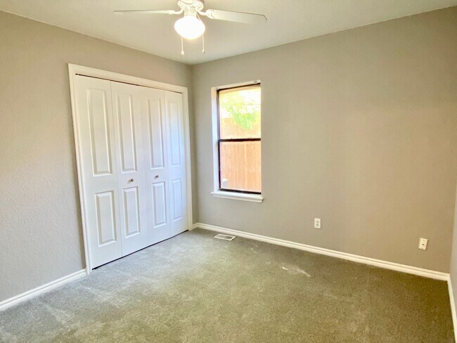 Building Photo - Great 3 bed 2 bath home in Edmond!