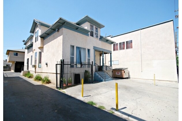 Building Photo - 2420-2424 E 4th St