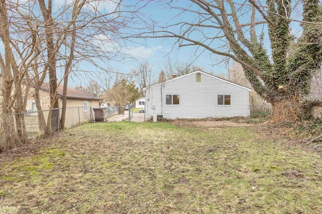 Building Photo - 946 Fairview Ave