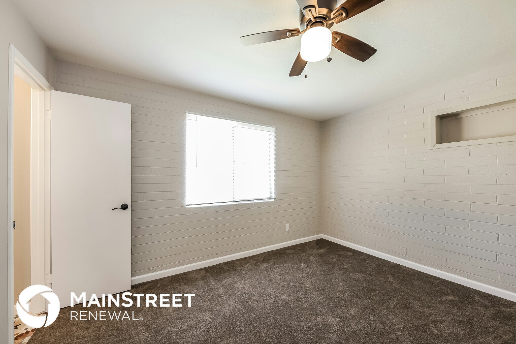 Building Photo - 1328 E Christy Dr