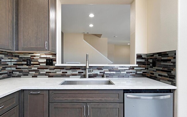 Building Photo - 6313 Avenida De Las Vistas