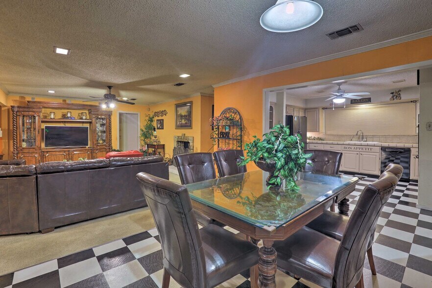 Building Photo - 2109 Woodside Dr