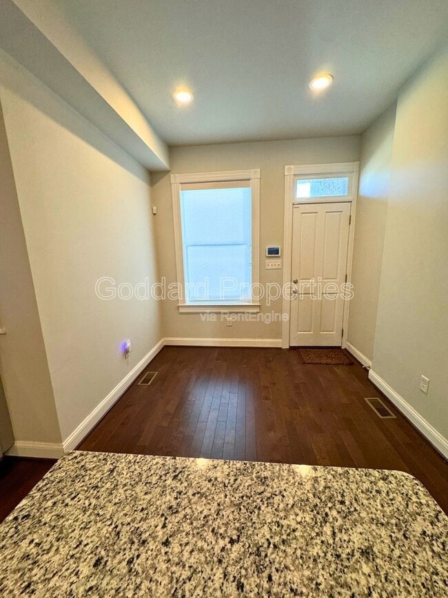 Building Photo - 842 N Patterson Park Ave