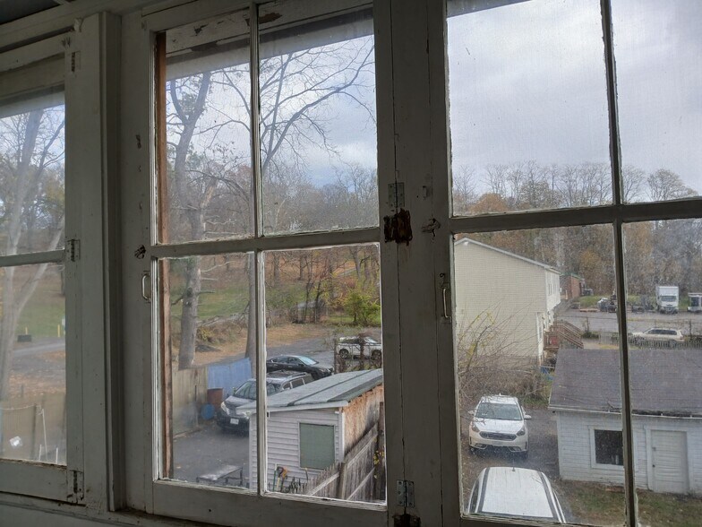 Back side porch room - 139 N Clinton St