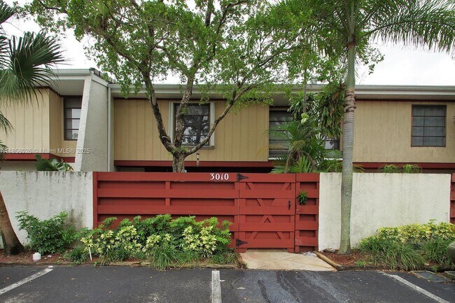 Building Photo - 3010 Willow Ln