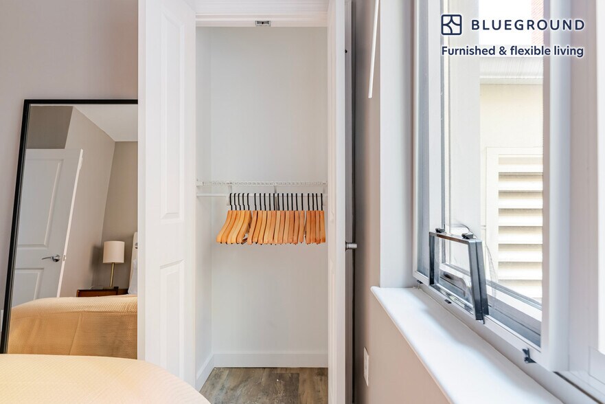 Building Photo - 10 Essex St