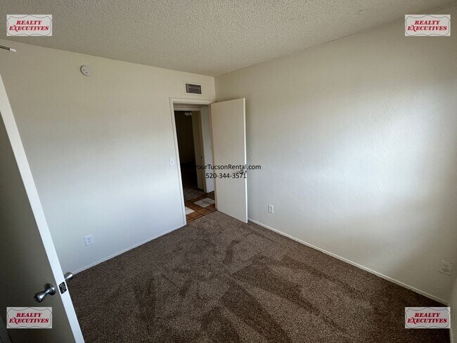 Building Photo - Tucson Blvd & Irvington Rd area - 4 Bedroo...
