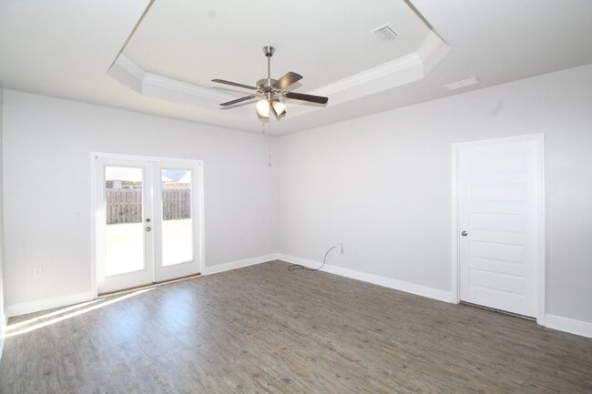 Building Photo - Coming Soon! Pet-Friendly 3-Bed Home with ...