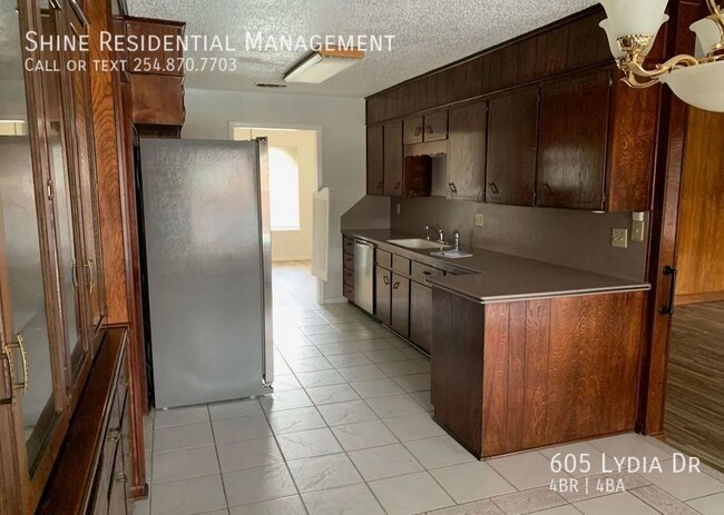 Building Photo - 605 Lydia Dr