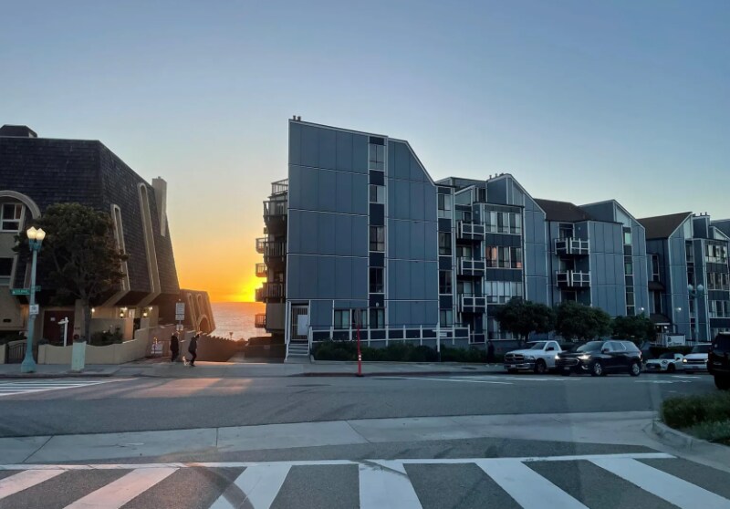 Building Photo - 625 Esplanade