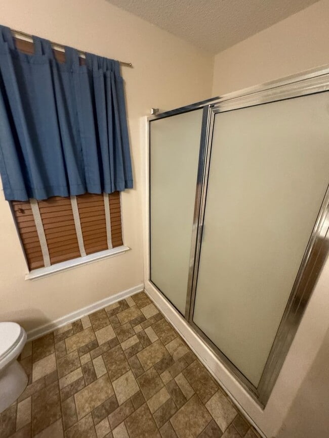 Building Photo - Charming and Spacious 3BR 2BA Home w/ Full Kitchen Suite + Garage + Optional Boat Launch Access i...