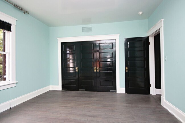 Building Photo - Historic North Downtown Residence with Modern Updates and Prime Location