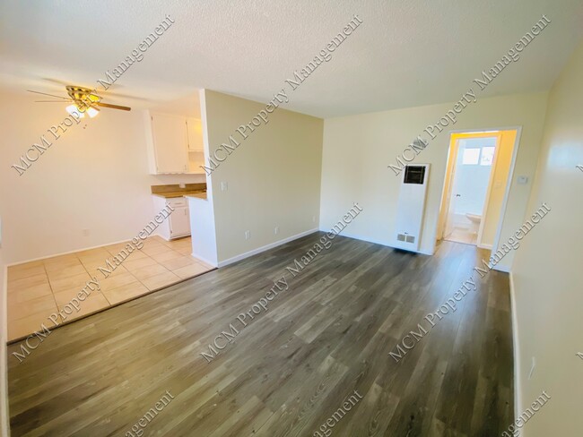 Building Photo - 1049 N Mariposa Ave