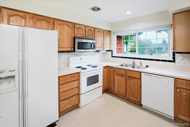 Building Photo - Location! Location! Location!