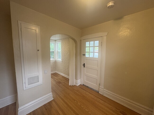 Building Photo - 809 S 900 E