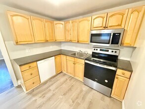 Building Photo - Newly Renovated 2 Bedroom with Off-Street ...