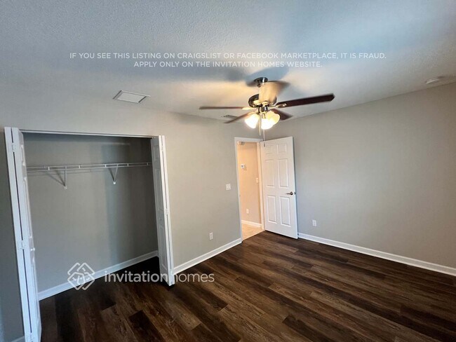 Building Photo - 1998 SW Airoso Blvd