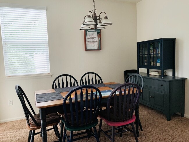 Building Photo - Beautiful 2 bed, 2 bath condo with 1 car garage and easy access to I-25
