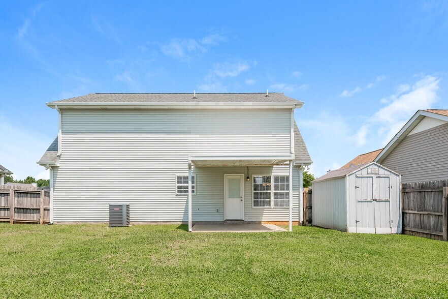 Building Photo - 1611 St Andrews Dr
