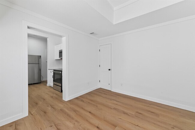 Building Photo - 2202 Hutchins St