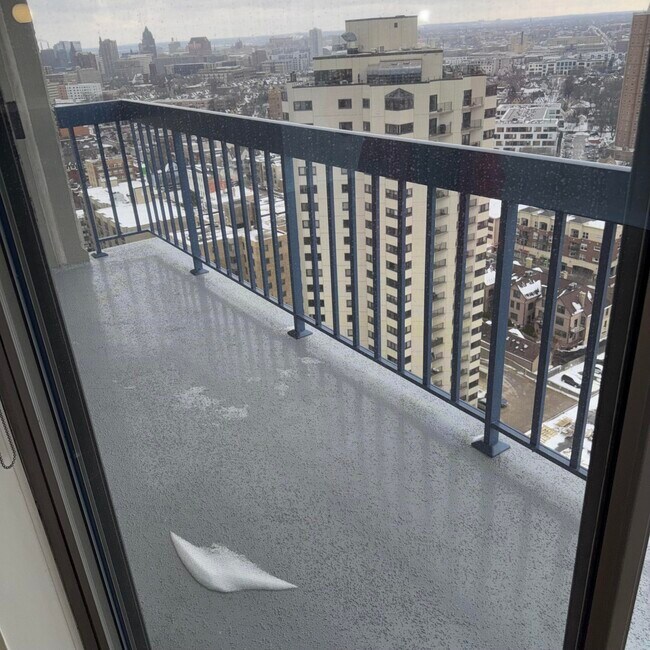 Building Photo - 1660 N Prospect Ave