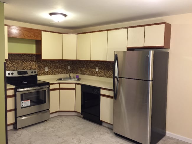 Building Photo - 102 Oakwood Ave