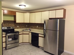 Building Photo - 102 Oakwood Ave