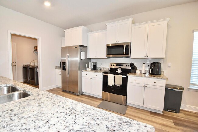 Building Photo - 4858 Sweetspire Dr