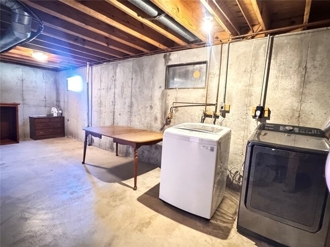 Building Photo - 3626 Blecha Rd