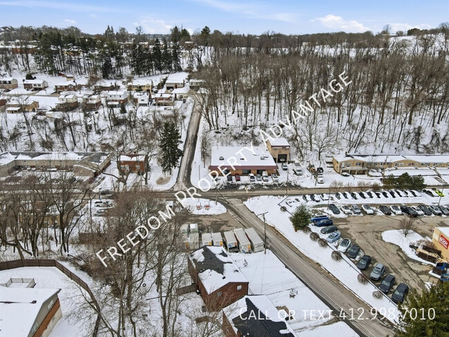 Building Photo - 3396 Columbia Dr