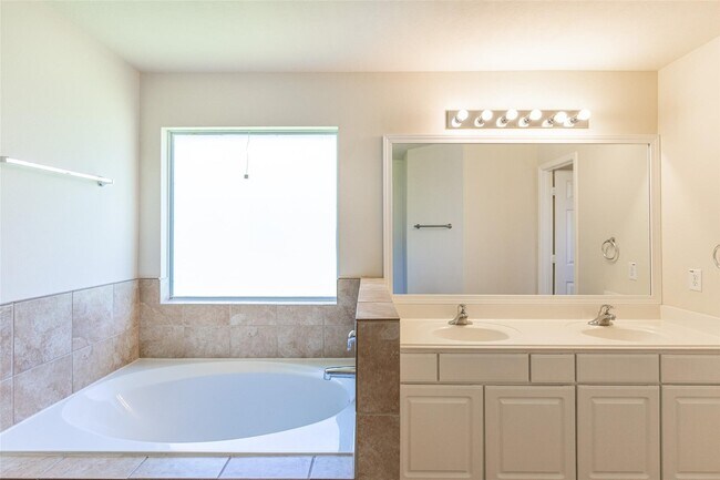 Building Photo - 24519 Red Bluff Tr